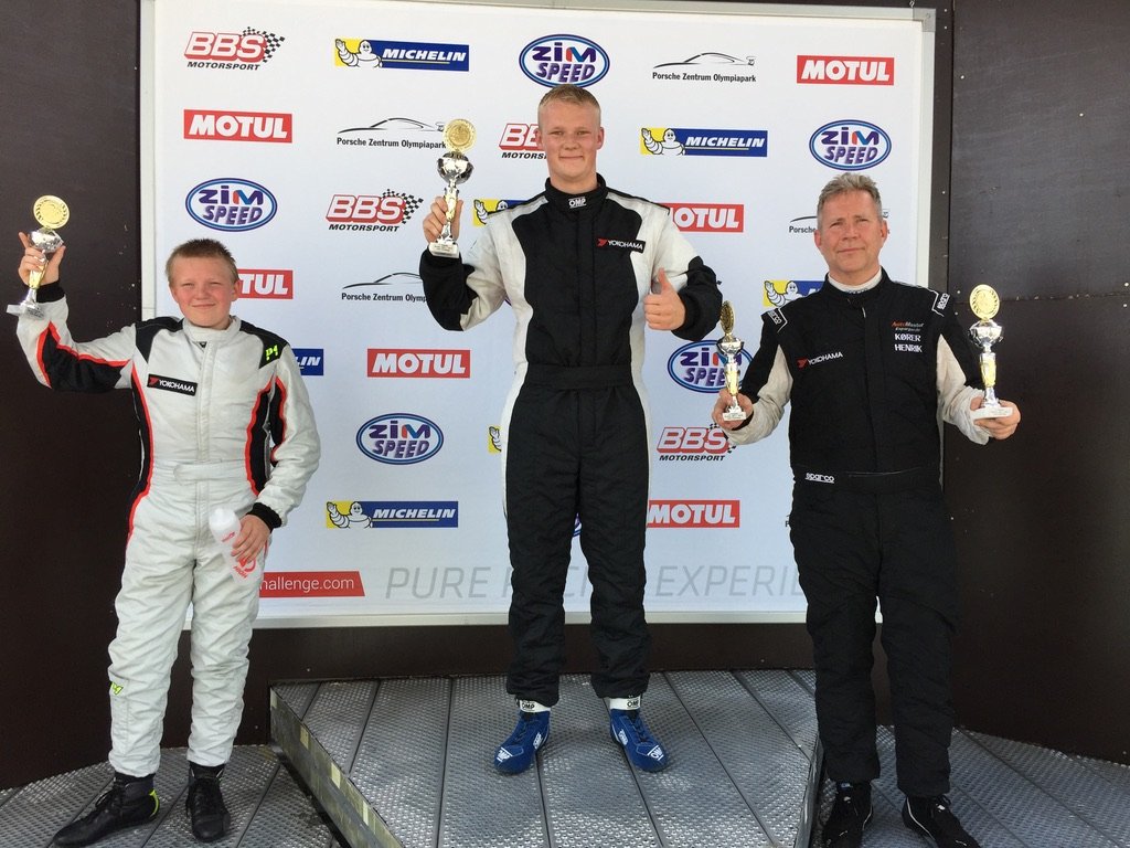 Der blev samlet gode point sammen til rookiemesterskabet denne weekend for Anders Straarup (i midten), Lucas Sommerlund (til venstre) og Henrik Eilertsen (til højre)
(Foto: Agnes S)